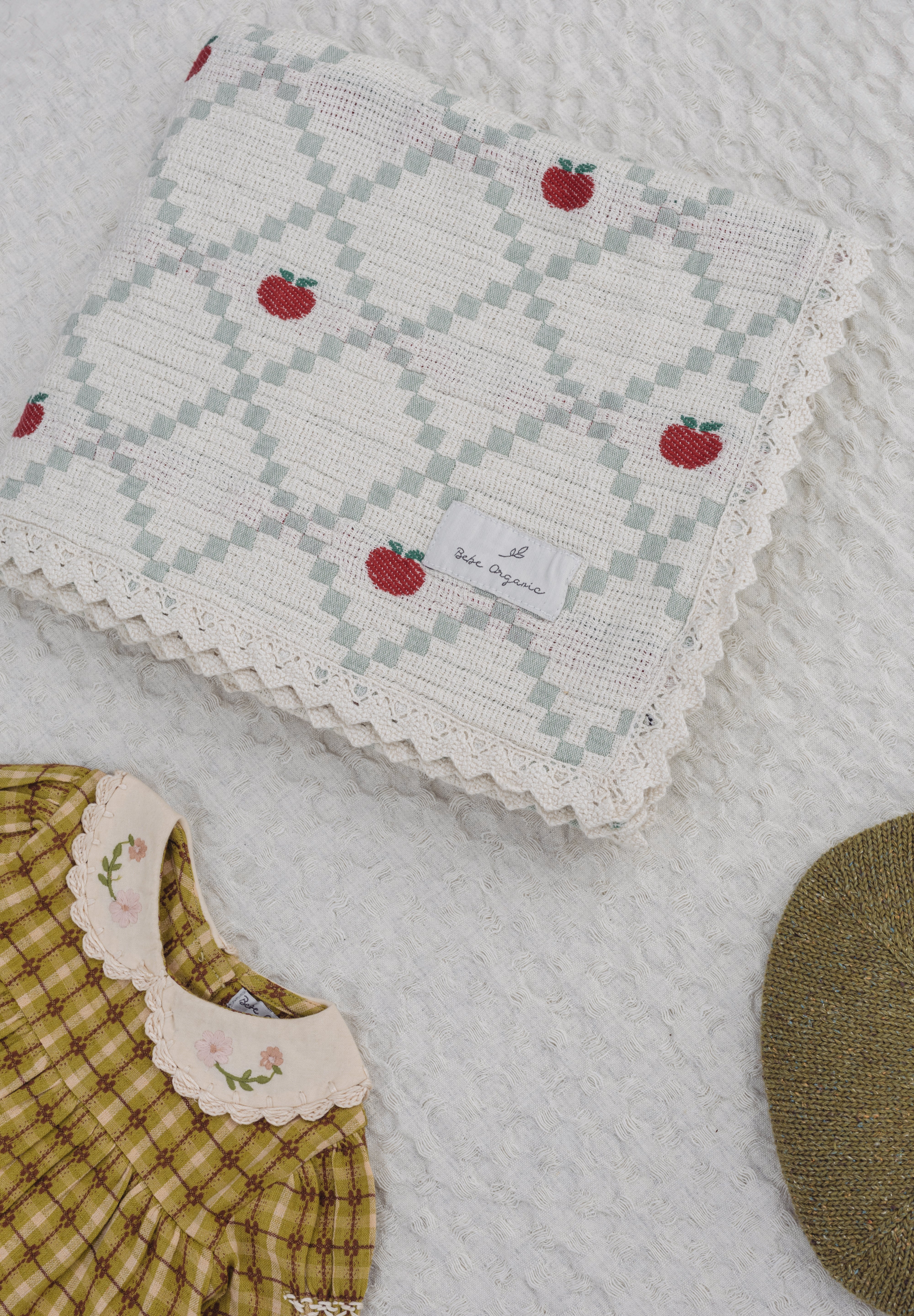 Bebe Organic Organic Cotton Baby Blanket in Apple Patchwork