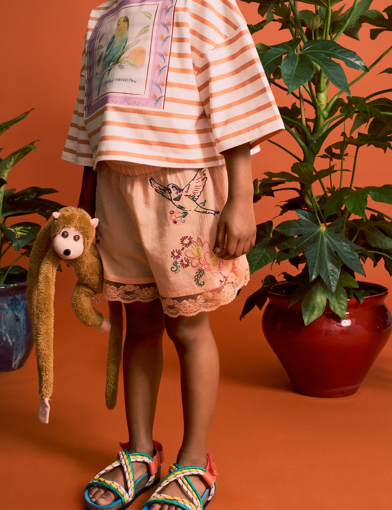 Maison Mangostan kids bird embroidered shorts in peach